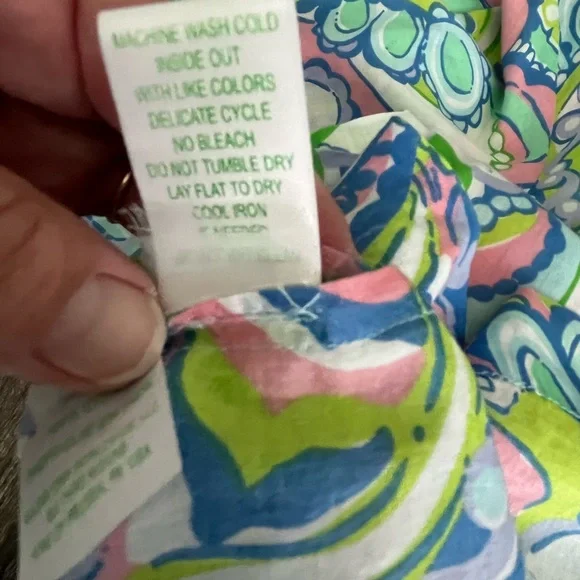 Lilly Pulitzer Amelia Island Tunic in Conch Republic Blue. S - Picture 3 of 9